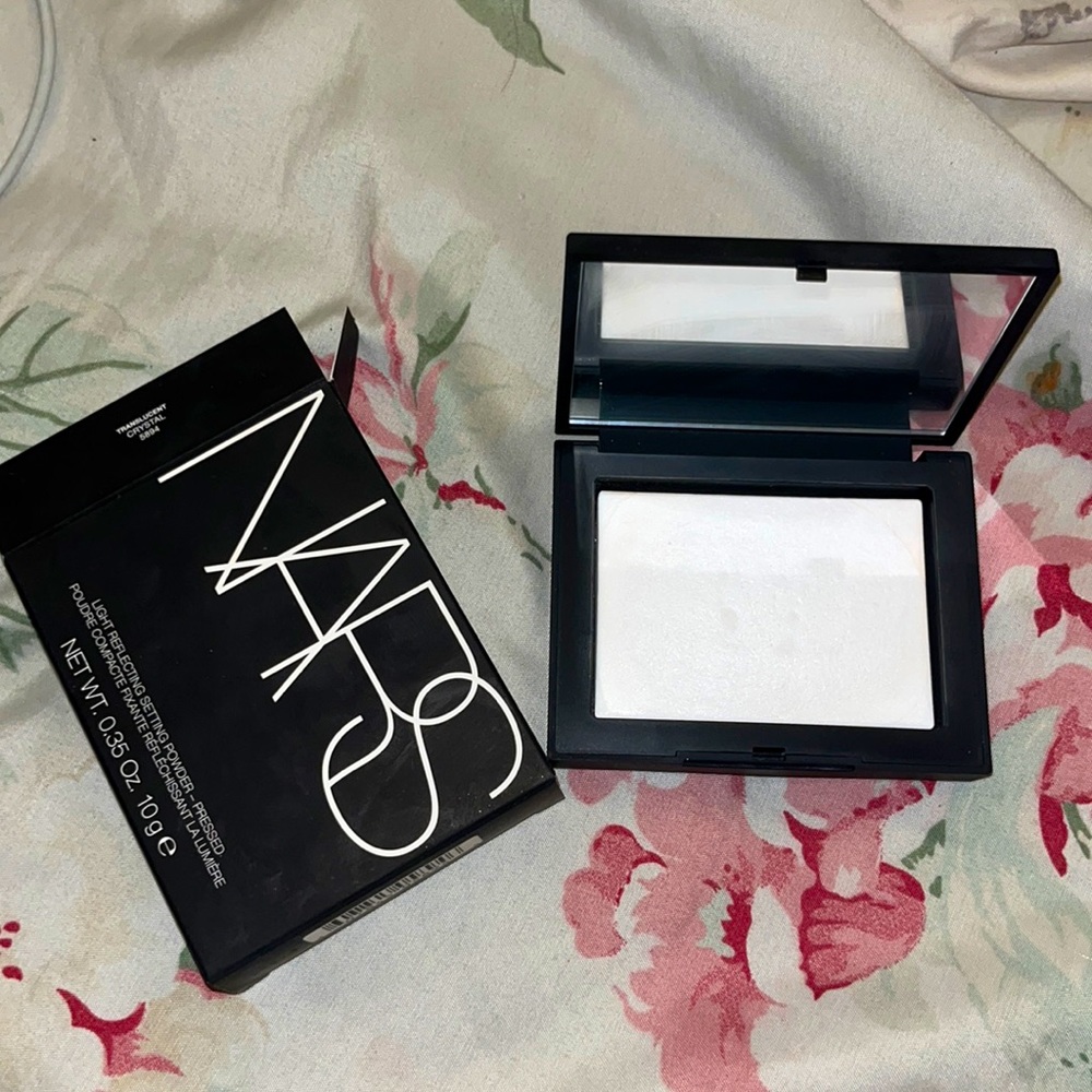 Nars light reflecting setting powder in the shade translucent crystal